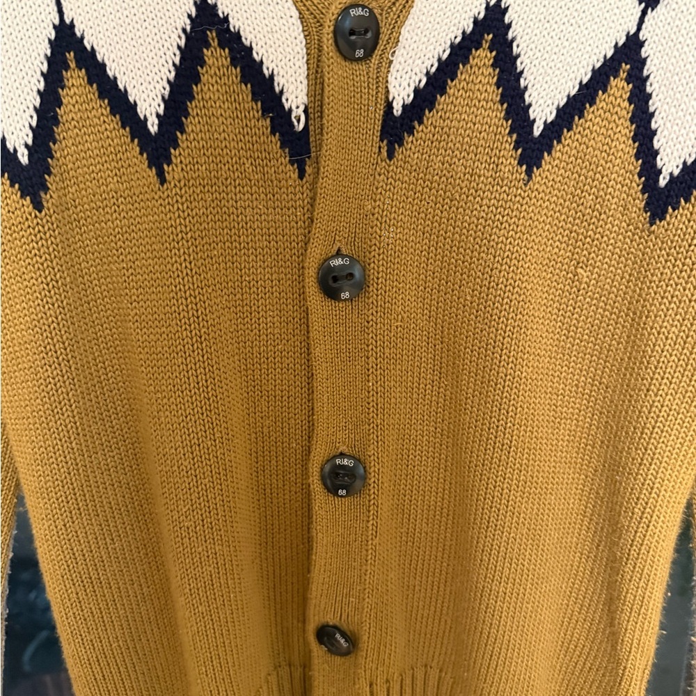 1990’s Women's Chunky Chevron Pattern Cardigan Sweater - Picture 6 of 9